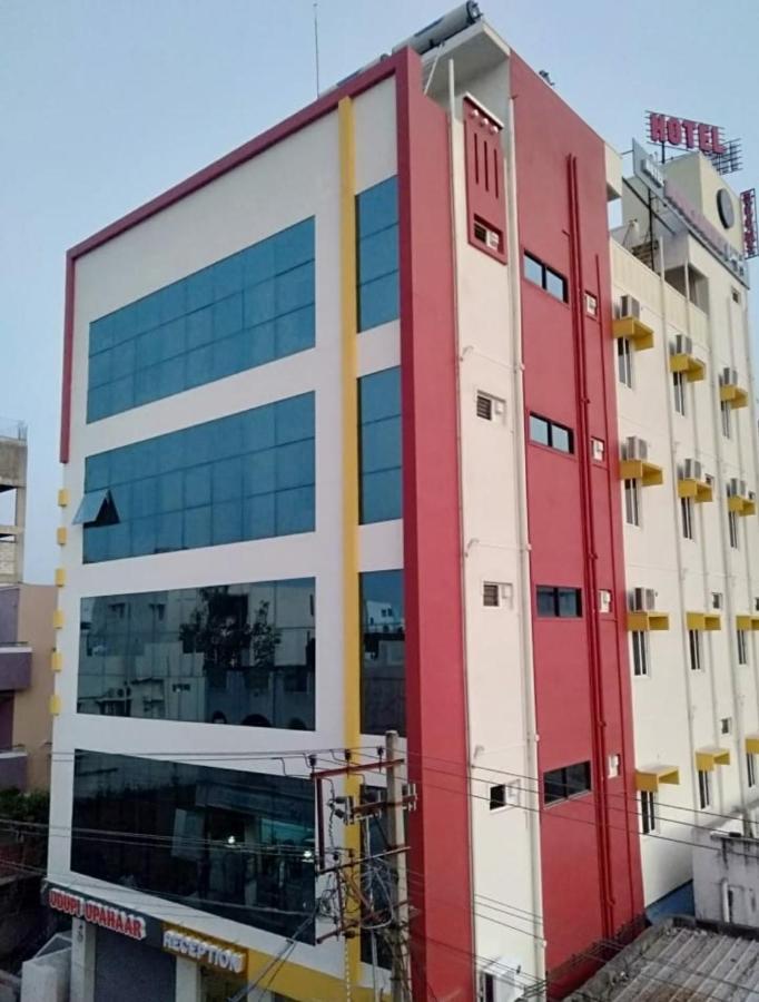 Hotel Mookambika Comforts Tirupati Kültér fotó
