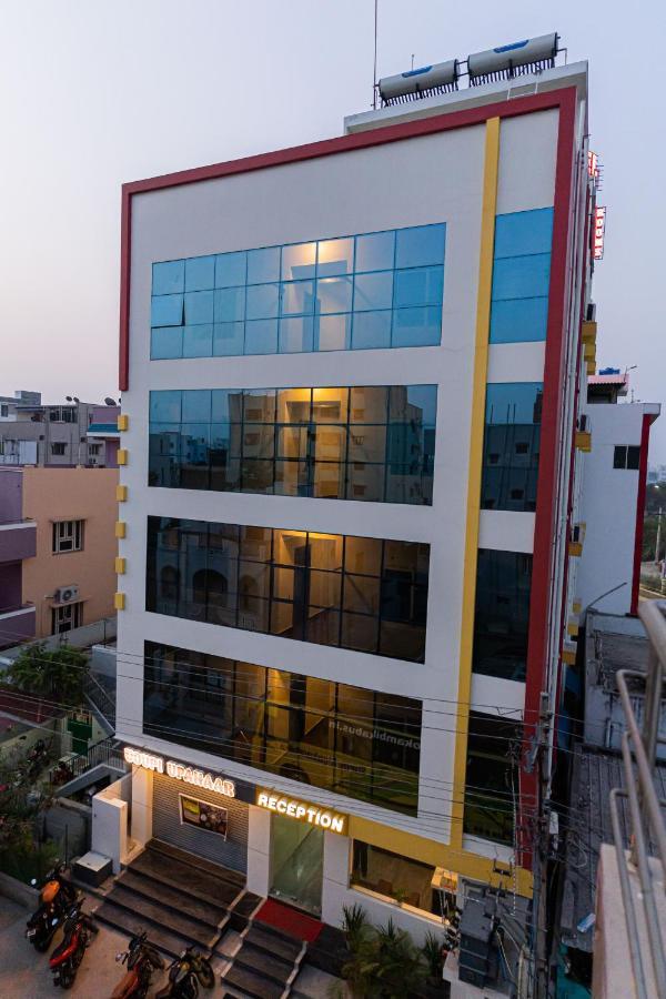Hotel Mookambika Comforts Tirupati Kültér fotó