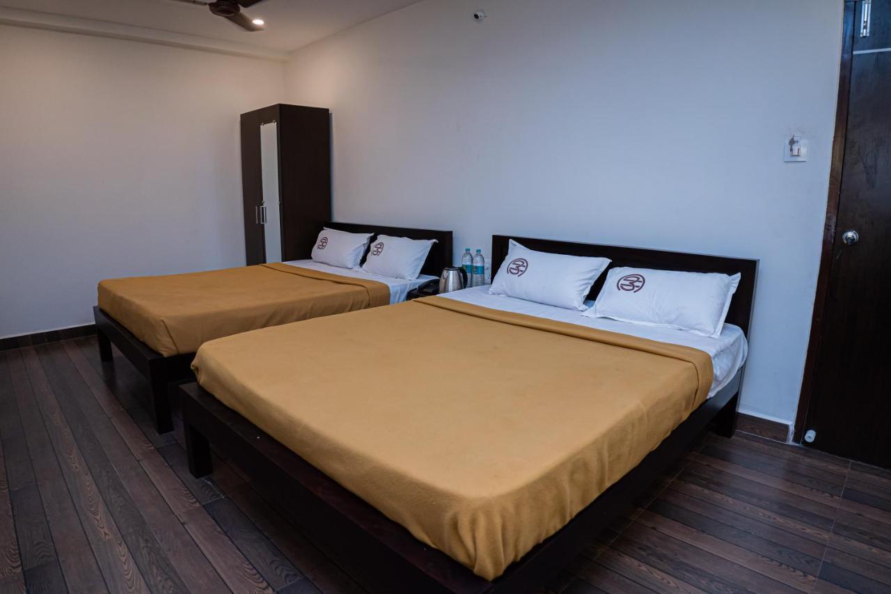 Hotel Mookambika Comforts Tirupati Kültér fotó
