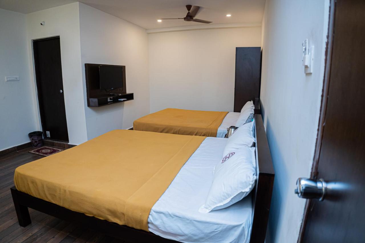 Hotel Mookambika Comforts Tirupati Kültér fotó