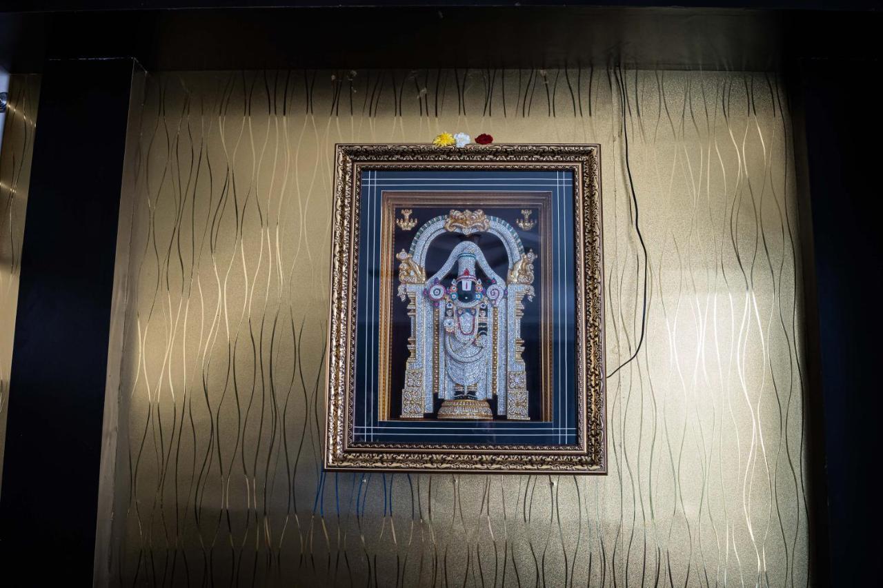 Hotel Mookambika Comforts Tirupati Kültér fotó